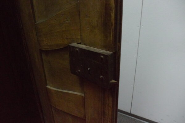 Barockschrank mit Schnitzereien